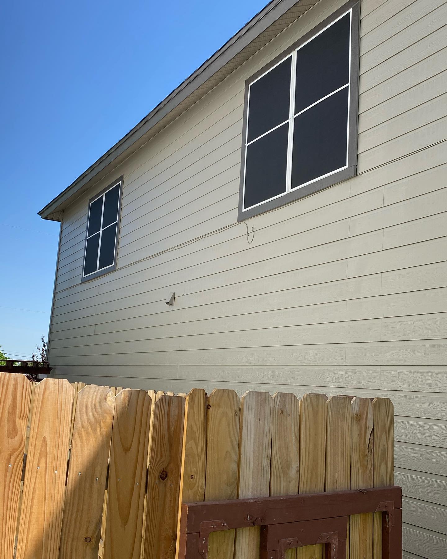 Solar screen installation